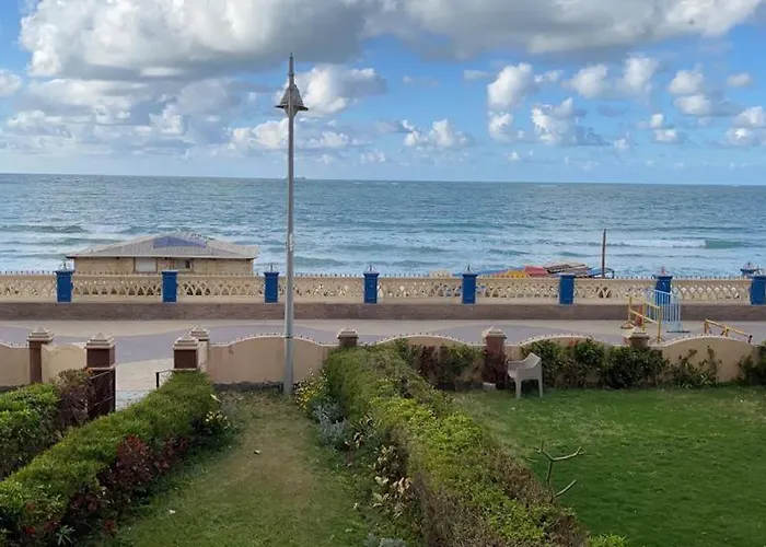Renovated Super Lux Apartment Chalet Direct Sea View 2 Bed Rooms Al Mamourah شاليه الترا لوكس شاطىء المعموره دور اول على البحر مباشره مع كارنيهات الدخول طوال السنه و الشاطىء الخاص من اول مايو لنهايه اكتوبر للعائلات فقط