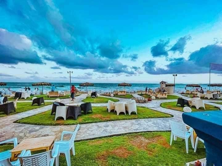 Apartment Renovated Beachfront Chalet: Ultra-luxe Sea View In Al Mamourah