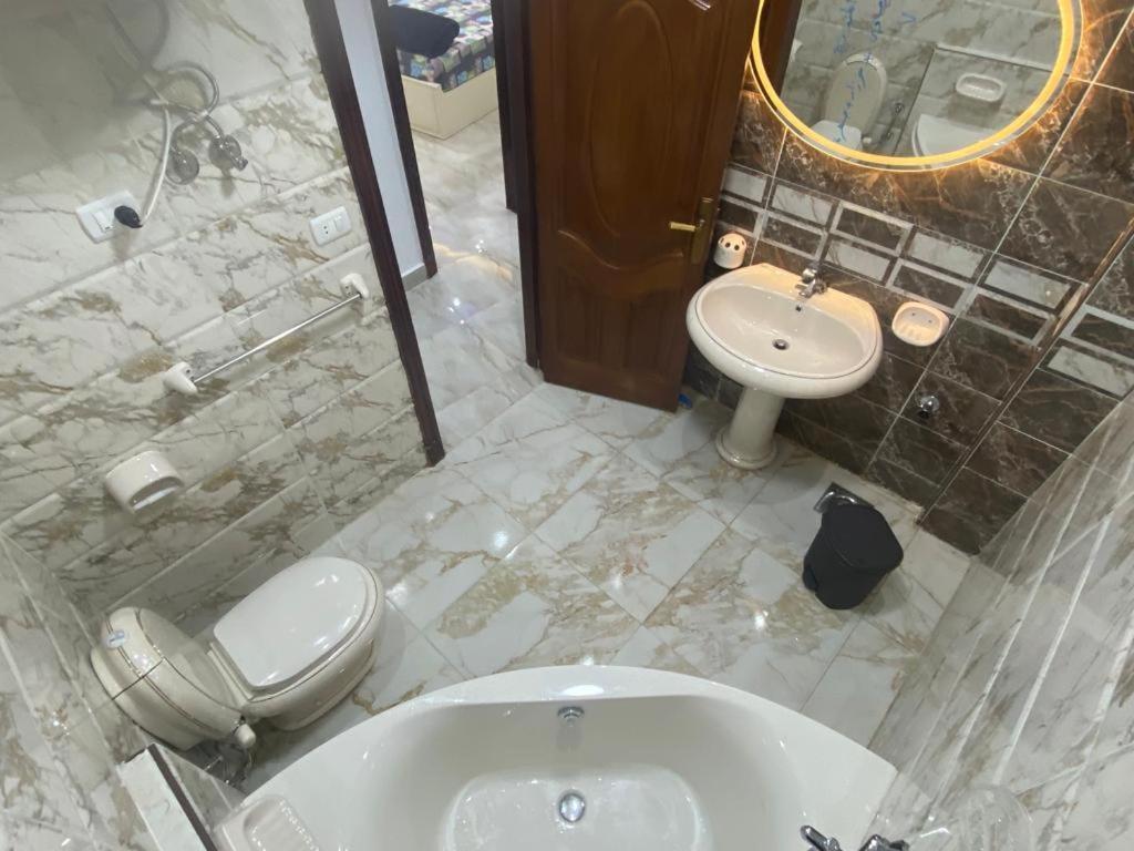 Renovated Beachfront Chalet: Ultra-luxe Sea View In Al Mamourah Alexandria