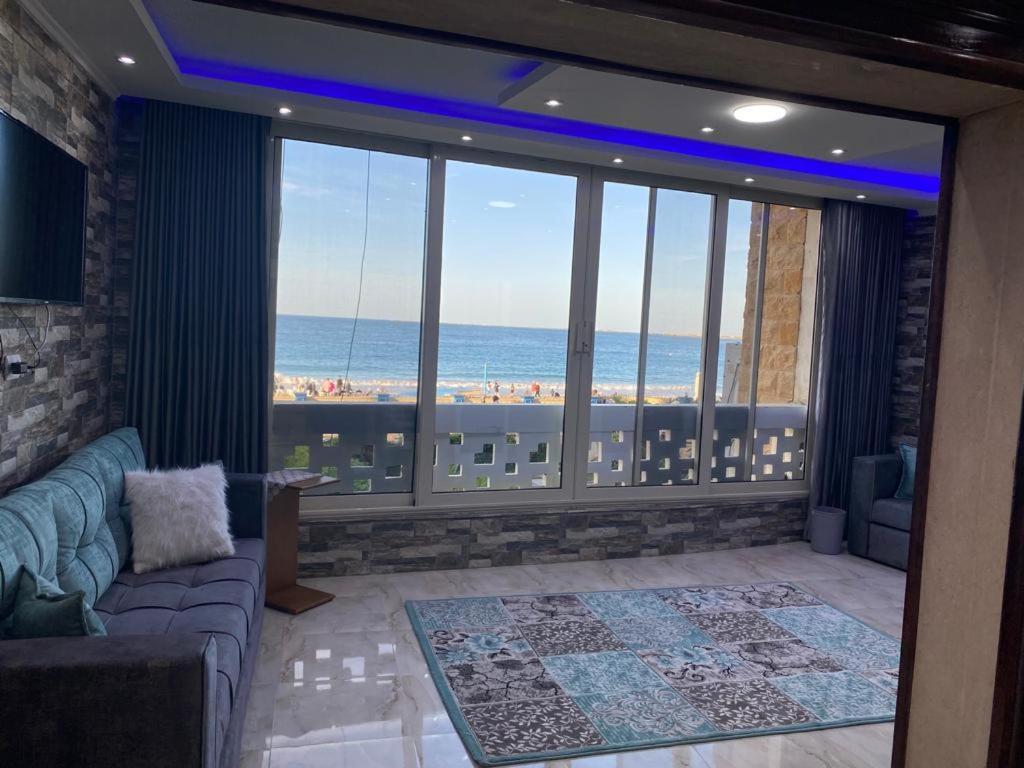 Renovated Beachfront Chalet: Ultra-luxe Sea View In Al Mamourah Alexandria