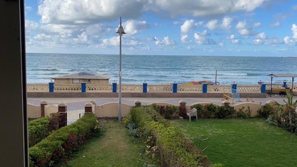 Renovated Beachfront Chalet: Ultra-luxe Sea View In Al Mamourah Alexandria