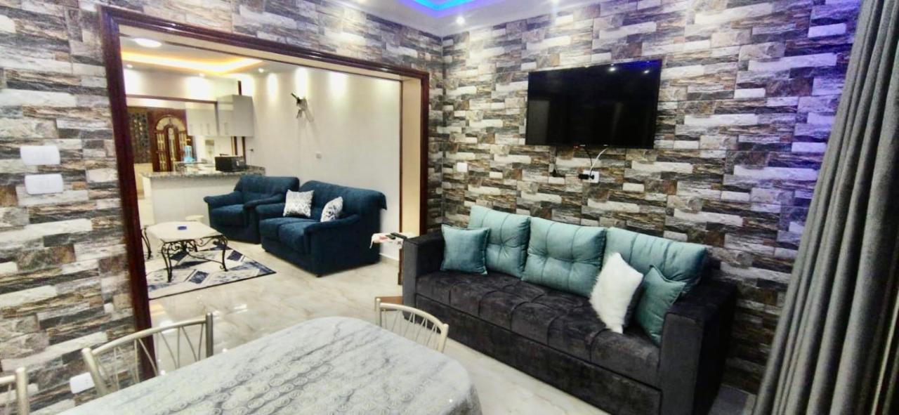 Renovated Beachfront Chalet: Ultra-luxe Sea View In Al Mamourah Apartment