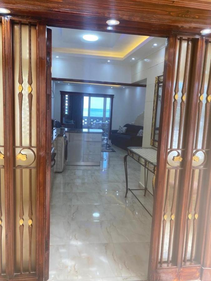 Renovated Beachfront Chalet: Ultra-luxe Sea View In Al Mamourah Apartment