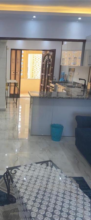 Apartment Renovated Beachfront Chalet: Ultra-luxe Sea View In Al Mamourah *